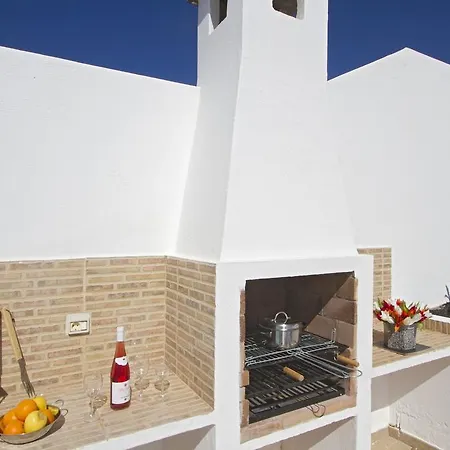 Davida Villa Tías