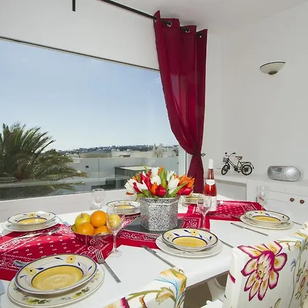 Davida Villa *